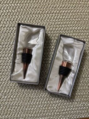 Copper Wine Bottle Stopper Set with Black Silicone Rings (2)